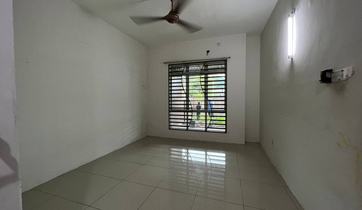 SEMI D SETINGKAT FREEHOLD EXTEND KITCHEN DI TAMAN TAPAH 4