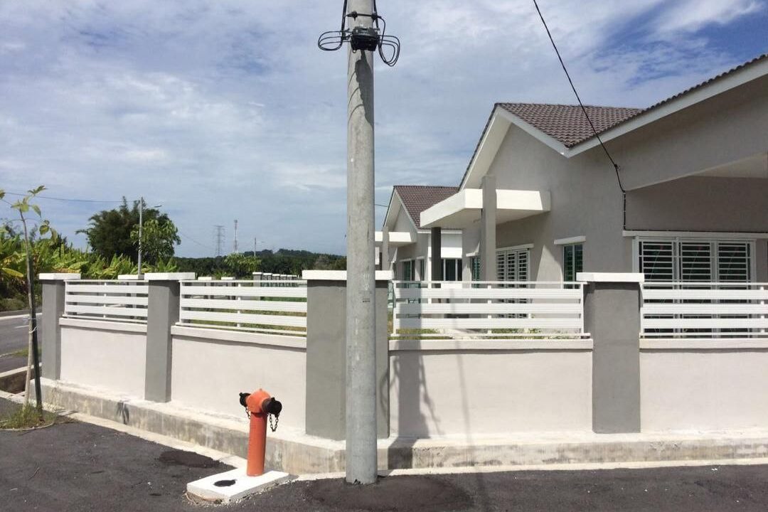 TERES SETINGKAT CORNER LOT TAMAN TRONOH UNIVERSITI SERI ISKANDAR 1